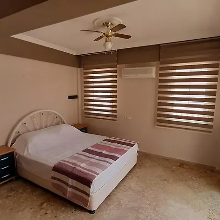 Spacious 3-Bed Apartment In Calis Beach Lejlighed *