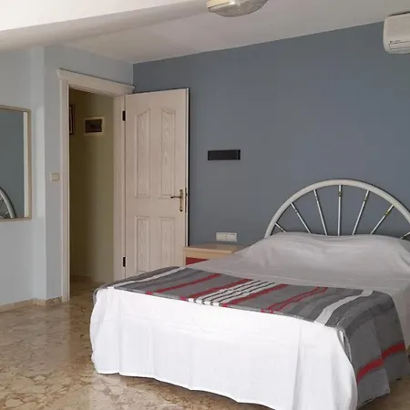 Lejlighed Spacious 3-Bed Apartment In Calis Beach *