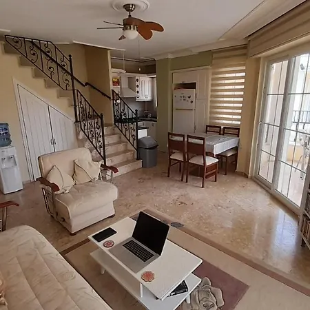 Spacious 3-Bed Apartment In Calis Beach Διαμέρισμα